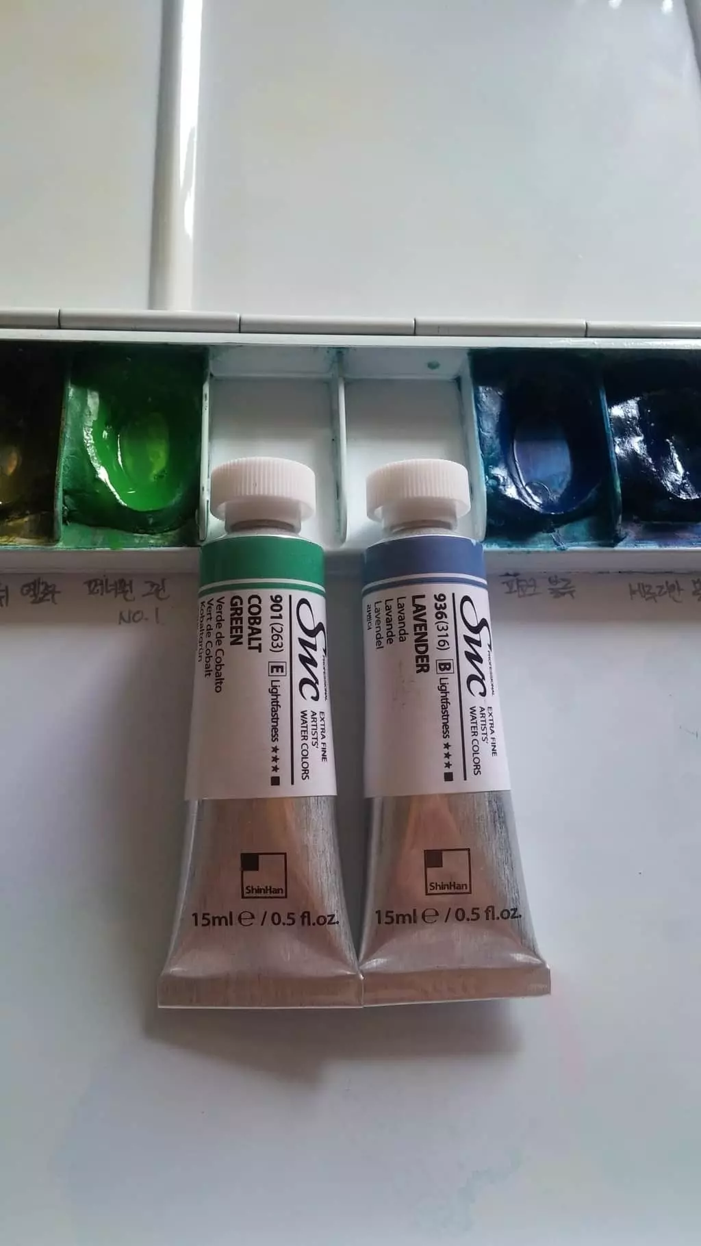 라벤더랑 코발트 그린이 색깔 예뻐보여서 샀는데 만족스럽네요!! 인터넷에서 보이는 색