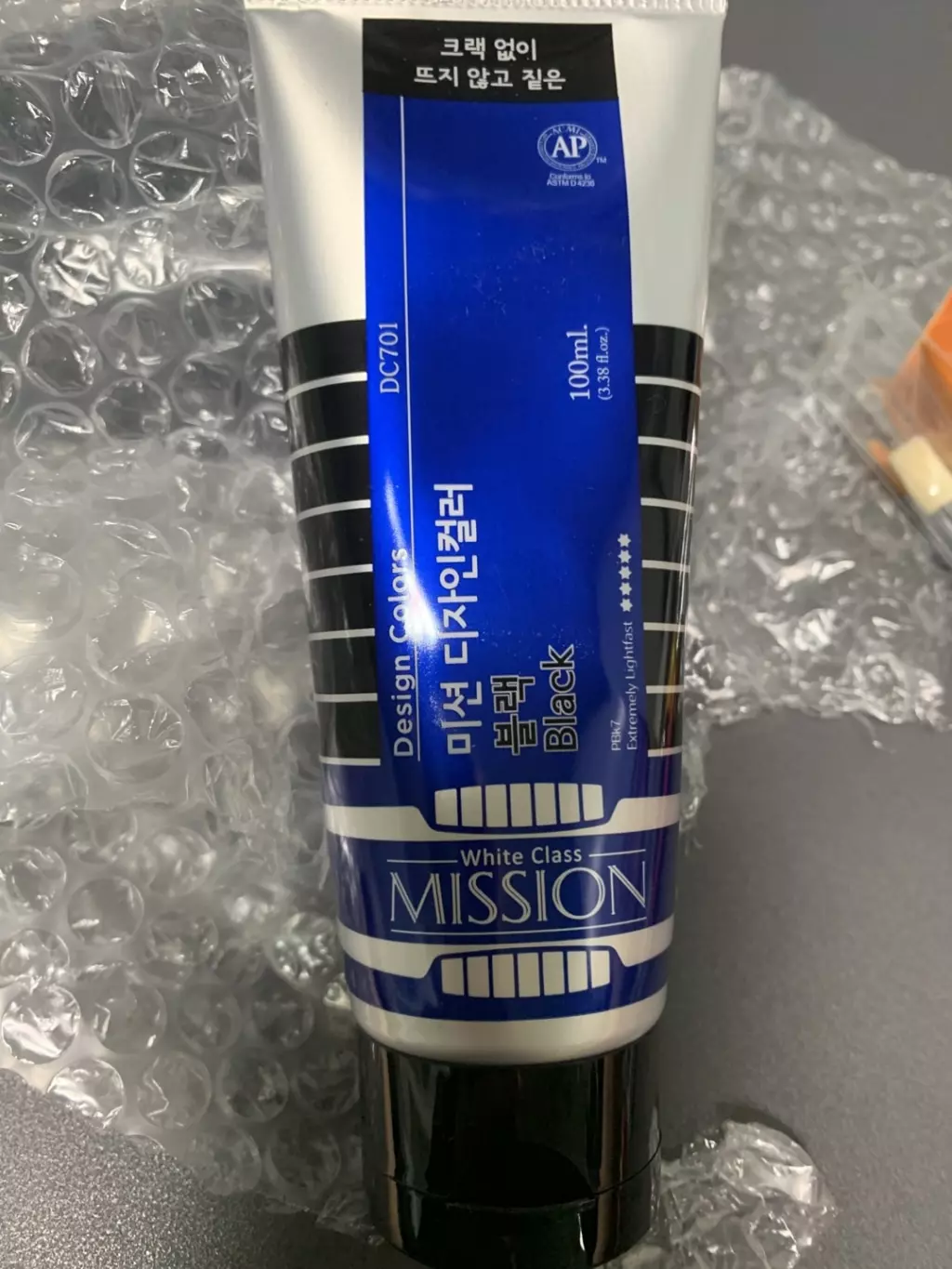 소프트 블랙만 흐다가 미션블랙이 색이 이쁘다길래 써봤는데 영롱한 웜블랙이 나오더라