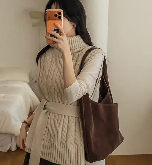 4DA32394JJ_소피 꽈배기 터틀넥 니트조끼(끈set)