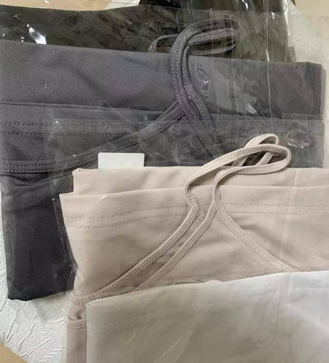 가볍고 잘 마르고 실내에서나 이너로 입기 좋은 나시입니다 매우 만족합니다