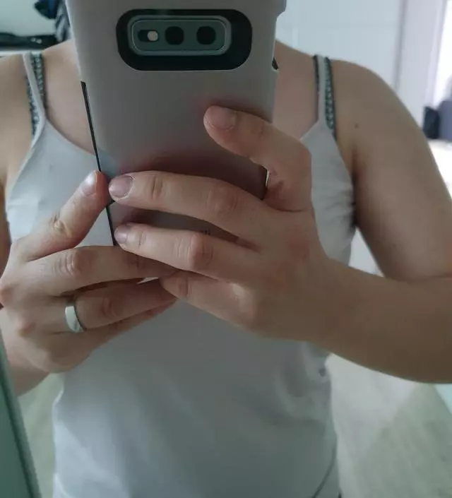 두번째구매입니다 시원하기도 하고 가슴 골 위쪽으로 올라가서 전 맘에 드네요