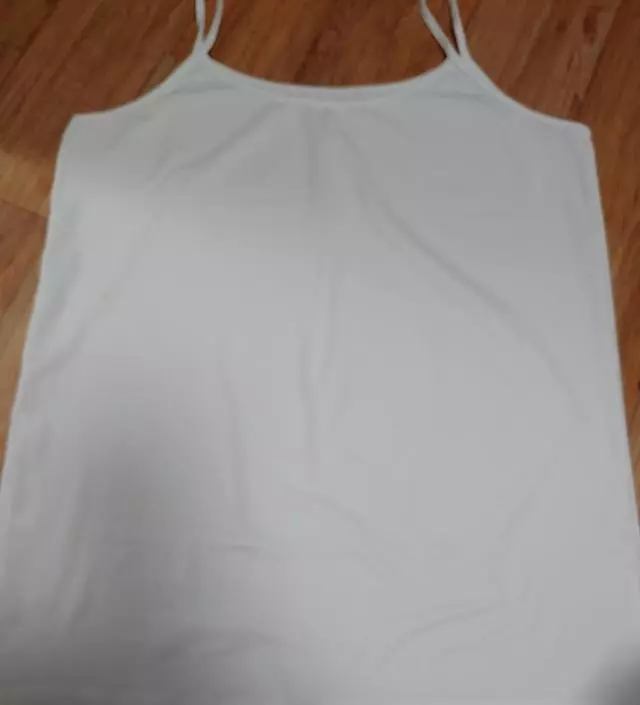 작년에 샀던 거 같은데 재질이 너무 맘에 들어서 더샀어요. 올여름 잘 입을게요~