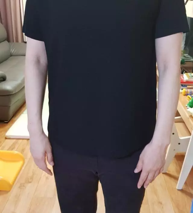 안에 받쳐입기 좋은 나시네요. 검정 베이지 주문했어요. 배송은 3일정도 걸렸고 길이는