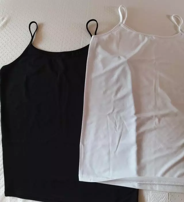 가격이 저렴해서 기대 안했는데 제가 좋아하는 소재라 넘 맘에 들어요~~ 세탁후 늘어짐