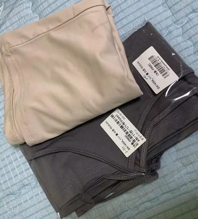 지난번 흰색, 검정색 구입 후, 베이지, 차콜 추가 구입 했습니다. 이너로 시원하게 입기