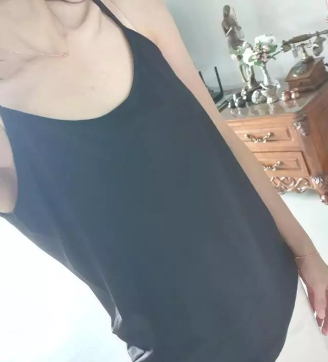 넘 좋아서 또샀어요^^ 더운 여름에 시원한 소재에 안달라붙어서 너무좋아요 ㅎㅎ