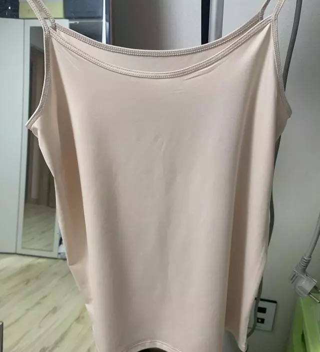 사이즈 잘맞고 길이도 적당하고 부드럽고 보기보다 소재가 시원하네요 
