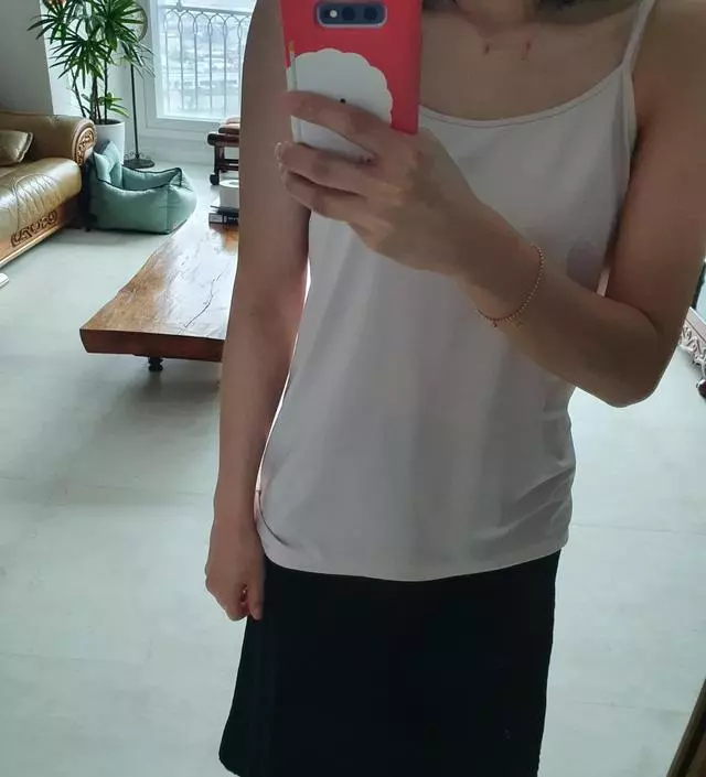 세번째 구매입니다 ㅎㅎ하늘하늘하니 불편하지 않고 여리여리해 보여요 ㅎㅎ받쳐입기 좋