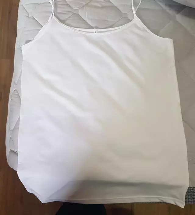 길이감도 길고 전체적으로 넉넉한편이에요 단지 암홀이 사~~알짝 닿는감이 있는데 불편