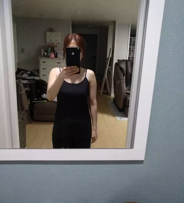 여기저기에 받쳐입기 좋아요. 스판도 좋고 여유있는 핏에 시원한 옷감이라 다른 옷 속에