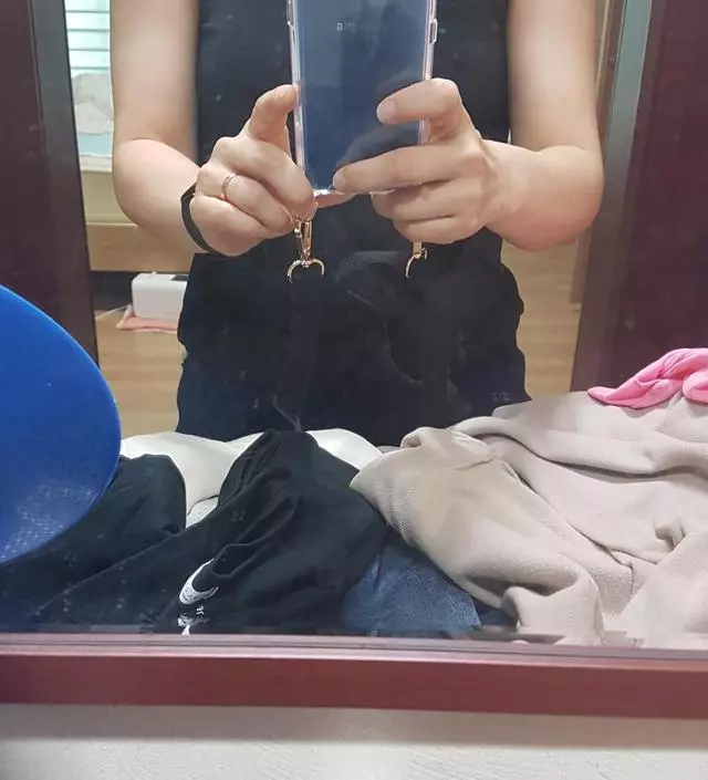 여름에 안에 입을 것이 필요했거든요 여름 옷들은 거의 비쳐서 안에 입어주면 꼭 .... 