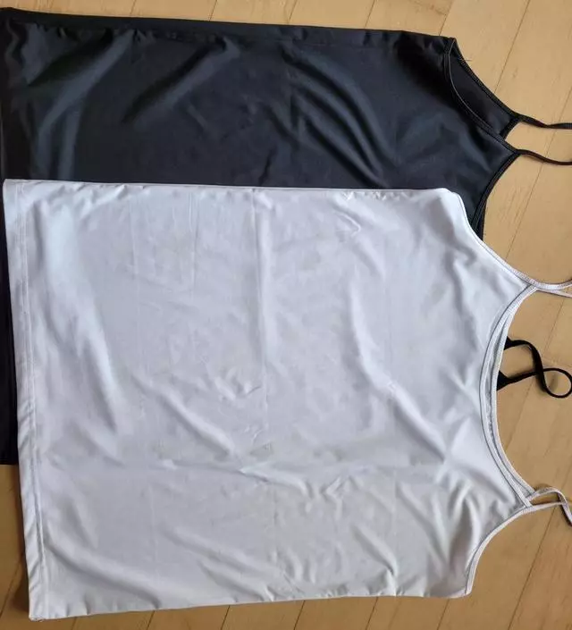 원플러스원이어서 저렴하게 구입했어요. 굉장히 부드럽고 사이즈는 여유있어서 입어보는