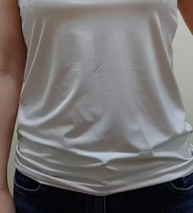 사이즈 넉넉해서 편하게 잘 입고있어요~  길이가 길어서 빠져나오지않아 좋구요~ 밝은색