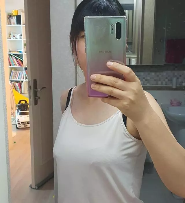 몸에 안달라붙는게 정말 좋아요 안그래도 더운 여름에 시원하게 입을수 있을것 같아요 