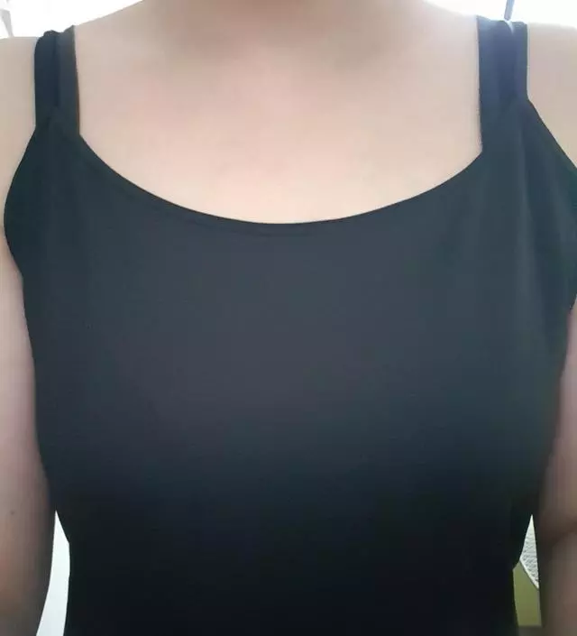 제질이 몸에붙지않고 좋습니다.
