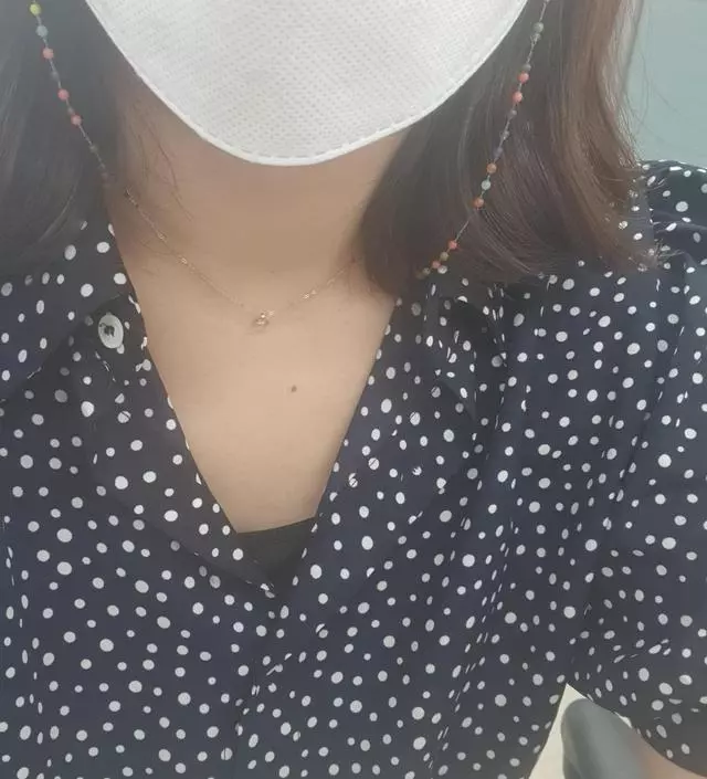 원피스안에 입었는데 들러붙지않아 시원하네요. 조금 두꺼운느낌도 있지만 붙지않아서 