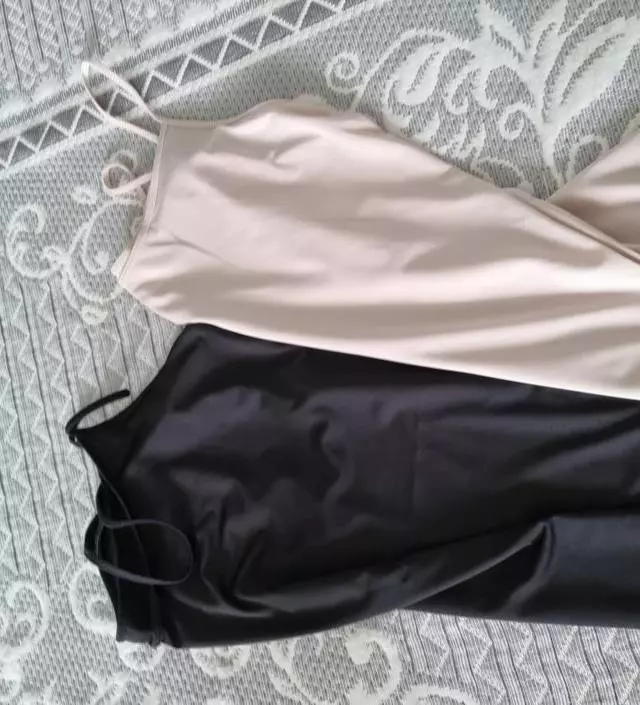 스판이라서 잘 맞고 두깨도 적당하네요. 더 구매를 해야겠어요. 여름내 입으려면 1+1일