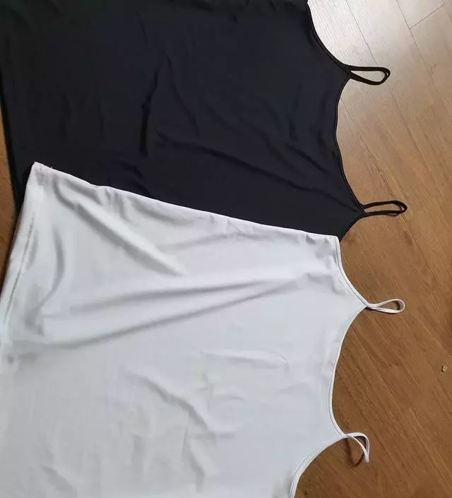 얇은옷에 필수라 우연히 발견해서 구매 했어요~ 일반적인 S사이즈 보다는 조금 여유가 