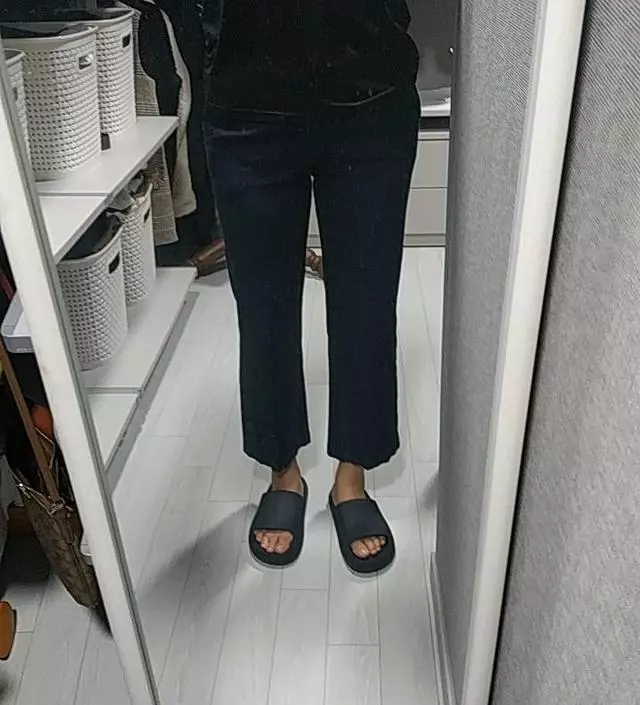 얇은 니트나 블라우스 입을때 이너로 입으려 주문했어요. 1+1 으로 검정 아이보리 라지