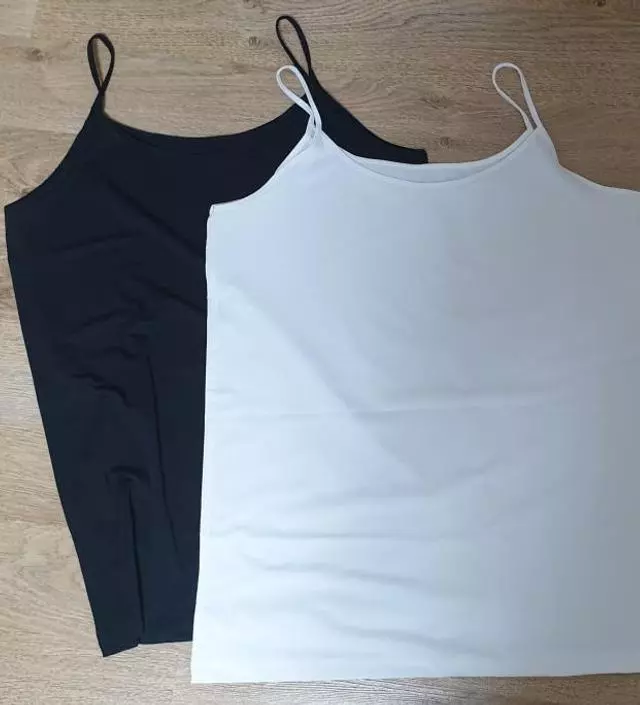 전에 구매했었는데 이번에 한 벌씩 더 구매했어요. 착용감은 편합니다. 달라붙지 않아서