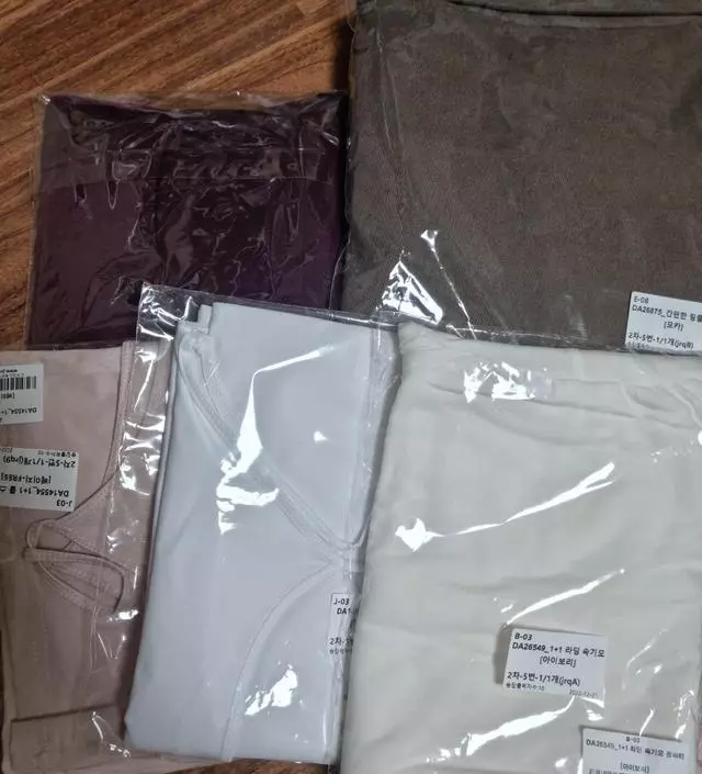 재구매 의사 있어요!  촉감이 매우 좋고 사이즈도 적당해요. 색감도 좋고 편합니다!