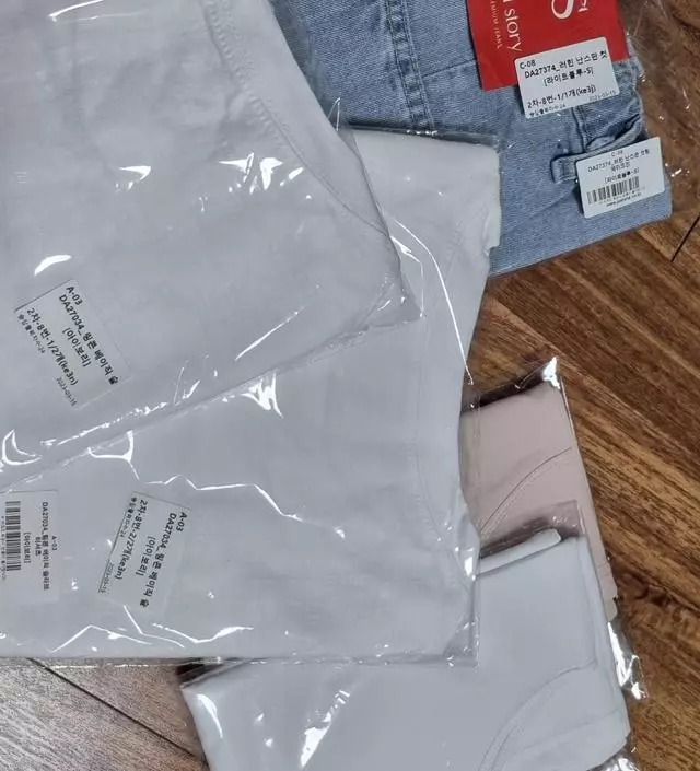 아주 편하고 좋아서 재구매했어요. 재질도 부드럽고 길이나 크기도 마음에 들어요. 또 