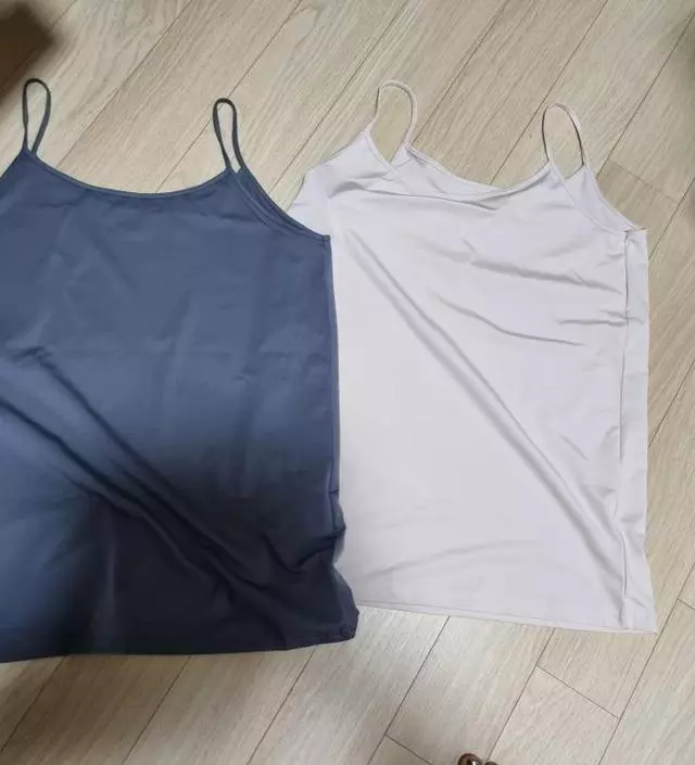 좋아요 여름에 집에서 가볍게 입으러고 구입했습니다.개인적인 느낌이지만 반바지 세트