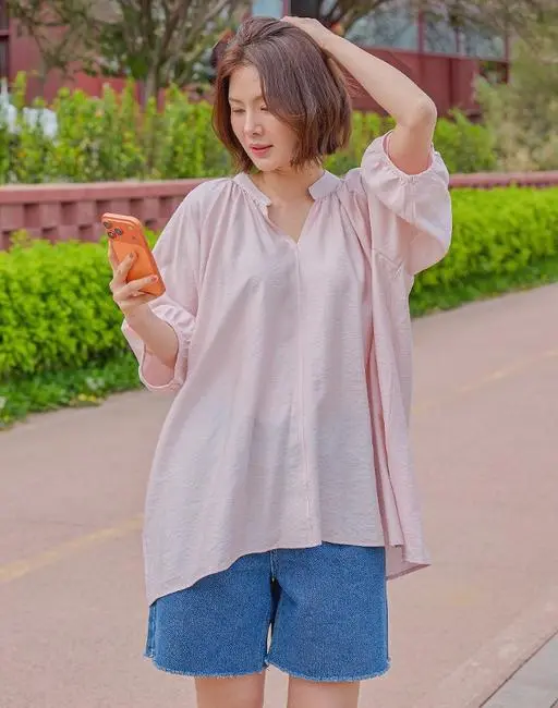 유즐 셔링브이넥 블라우스