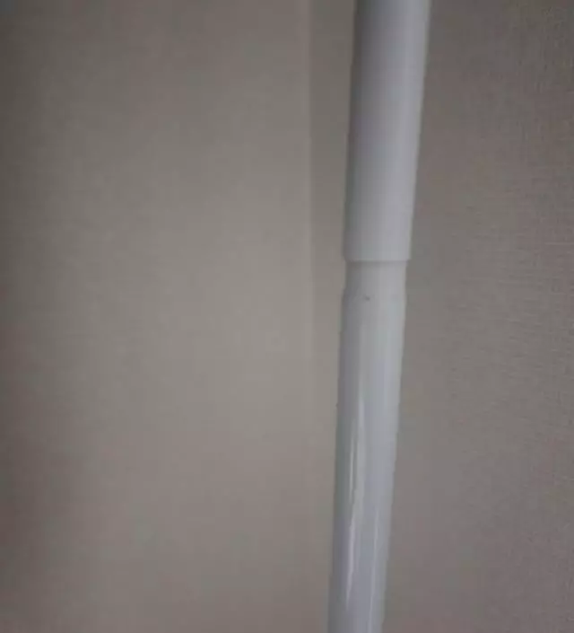 [네이버브랜드스토어 리뷰] 조립하기도 쉽고 깔끔하네요. 중간중간 스크래치있고 마감처리가 깔끔하지못한부분은 아