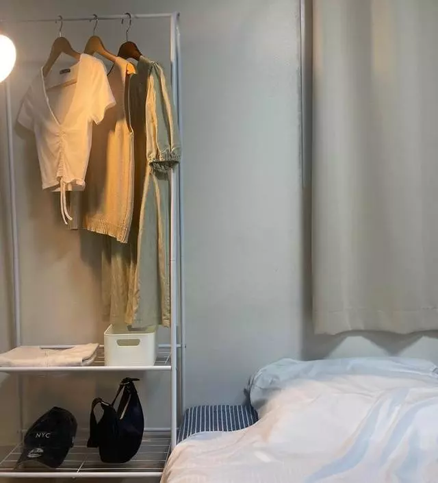 [네이버브랜드스토어 리뷰] 디자인은 이쁩니다. 화이트가 아주 깔끔해 보이고 감성적이에요. 생각보다 크기가 작아