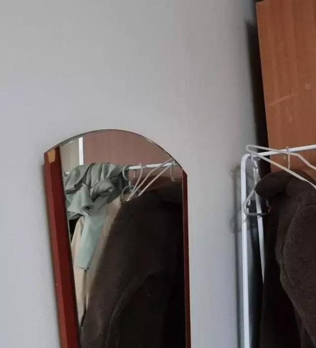 [네이버브랜드스토어 리뷰] 좀 흔들거리긴하지만 삼각으로 무게를 지탱해서 여러벌 걸수 있는데 패딩은 한두벌만 되