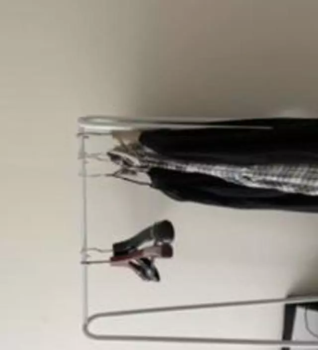 [네이버브랜드스토어 리뷰] 잠옷 등을 놓으려고 구매했습니다. 철제망이 촘촘하지 않아서 금방 휠것 같긴 하고... 