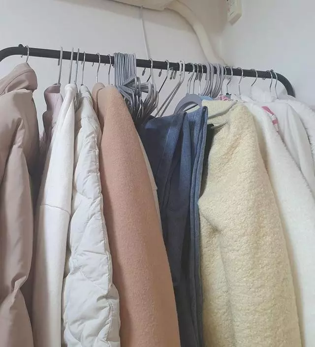 [네이버브랜드스토어 리뷰] 튼튼하고 많이 걸수있어요 다른 비슷한 제품쓰다가 약해서 부러졌는데 이거는 단단해서