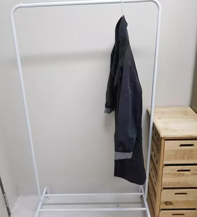 [네이버브랜드스토어 리뷰] 좁은 탈의실에 적당한 크기로 잘 맞아요
