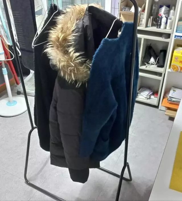 [네이버브랜드스토어 리뷰] 가볍지만 튼튼하고 모양도 세련됩니다. 강추합니다.