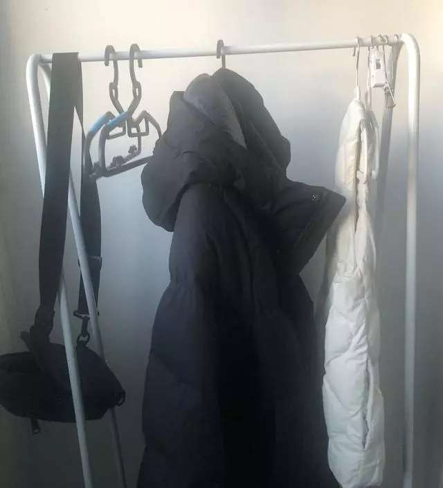 [네이버브랜드스토어 리뷰] 외출하고 와서 걸어두기 편하고 길이도 너무 좋고 나름 견고해요!