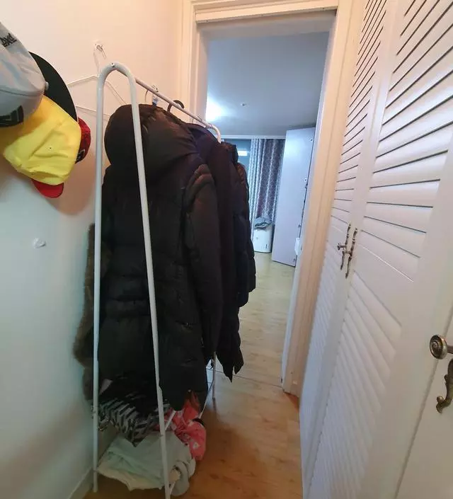 [네이버브랜드스토어 리뷰] 조립은 30분내외걸렸고 은근 튼튼하고 폭은 좁고 높인 충분해 하프까지는 안쪽에 걸리고