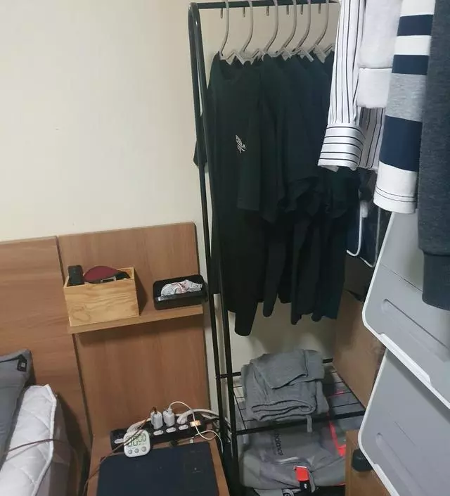 [네이버브랜드스토어 리뷰] 사이즈를 잘 못 작성해서 원래 놓으려던 방향이랑 반대로 놓고 쓰는데 좋아서 그냥 씁니