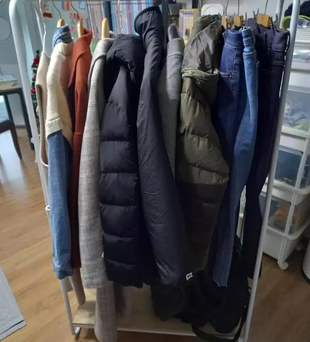 [네이버브랜드스토어 리뷰] 겨울 외투 걸어놓는 용도로 샀는데 안성맞춤이에요~! 바닥부분에는 가방을 놓을 수도 있