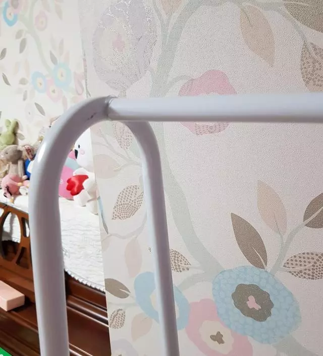 [네이버브랜드스토어 리뷰] 생각보다 너무 예쁘고 좋아요 . 그런데 약간 흠집있어서 조금 거슬리지만 그냥 쓰고있어