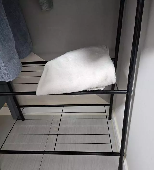 [네이버브랜드스토어 리뷰] 자주입는 옷들 걸어뒀어요..깨끗한제품으로 빠르게 배송됐어요