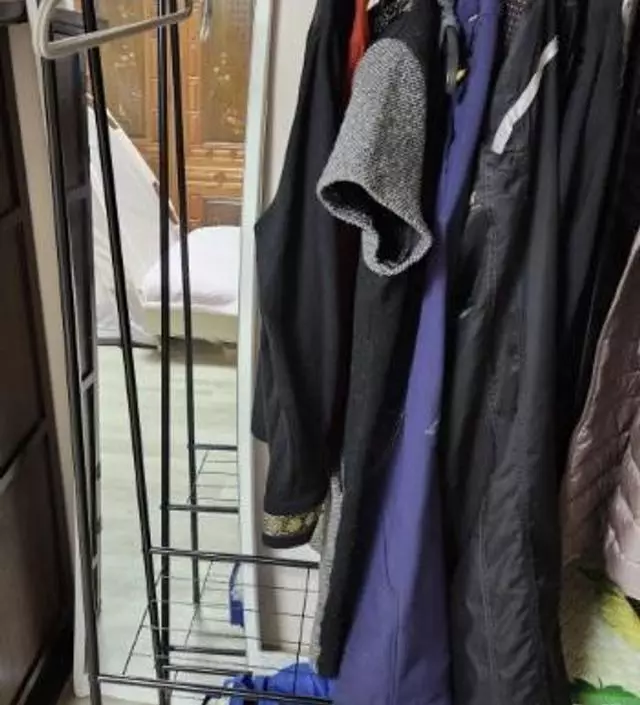 [네이버브랜드스토어 리뷰] 정말 가장 가성비좋은 행거 입니다. 행사해서 너무 저렴한 가격으로 너무너무 빠른 배송