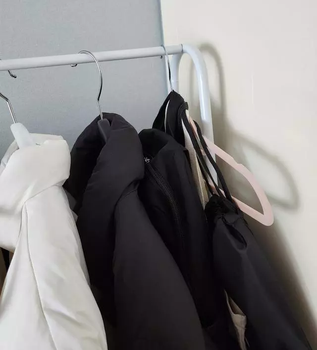 [네이버브랜드스토어 리뷰] 옷장이 있는 아이방에 자주 입는 옷들~패딩 걸어두려고 구입했어요~자리차지도 않아고 