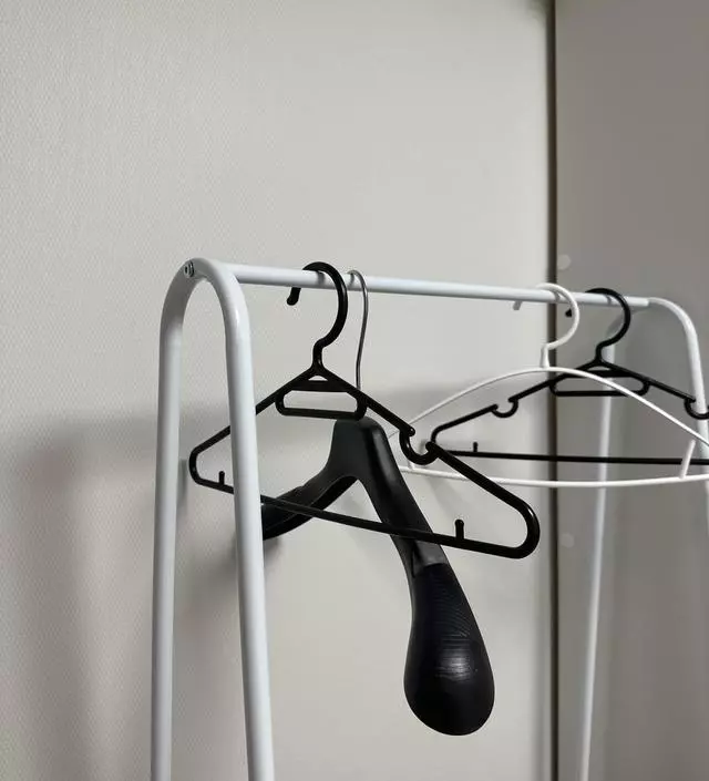 [네이버브랜드스토어 리뷰] 아이 방에 뒀어요. 밑에는 가방 두기 좋네요. 겉옷 몇 개 걸거나 빨래 말리기 좋아요.