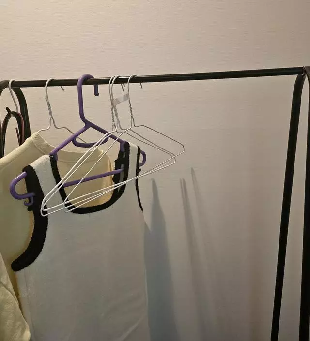 [네이버브랜드스토어 리뷰] 잘 사용하구있어요. 옷도 충분히 걸수있어요