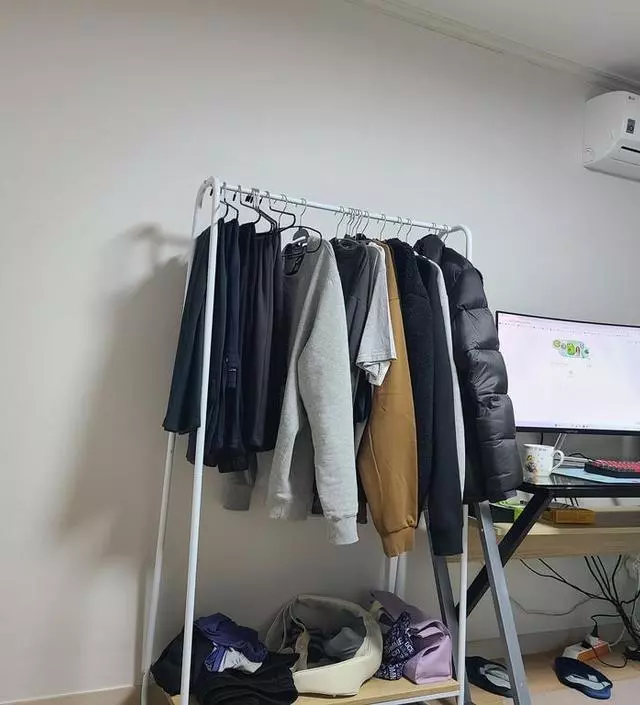 [네이버브랜드스토어 리뷰] 사이즈는 아담해서 방 공간 적게 차지해서 좋습니다.가격도 적당해서 쓸만하지만 조립이