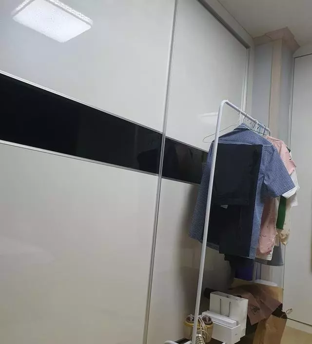 [네이버브랜드스토어 리뷰] 매일 입는옷 걸어둘데가 마땅찮아 샀는데..조립은 시웠는데..나사 돌리기가 좀 뻑뻑 했