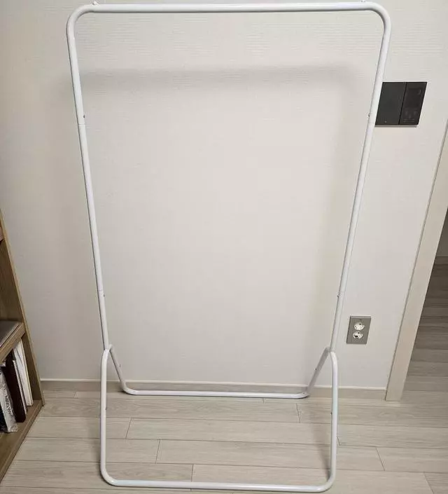 [네이버브랜드스토어 리뷰] 색깔이 조금 벗겨진 부분도 있지만 ㅎㅎㅎ 저렴하게 구매했어요~  조립하기도 편하고 맘