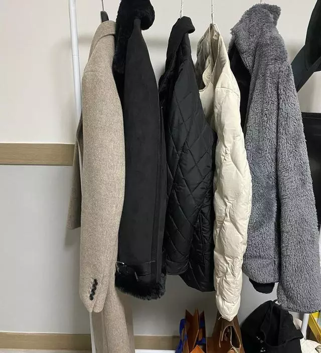 [네이버브랜드스토어 리뷰] 코트가 옷장에 안들어가서 주문했어요~ 약간 불안한감이 있긴한데 많이 걸어둘건 아니라