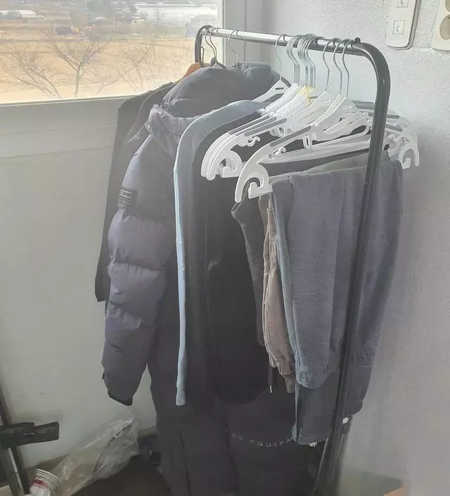 [네이버브랜드스토어 리뷰] 흔들림은 좀 있지만 철제는 튼튼해서 무게엔 강합니다